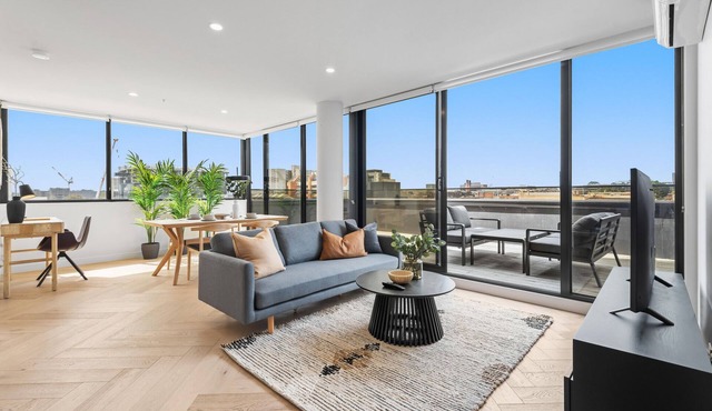 Polished 2-Bed Apartment with Gorgeous City Views