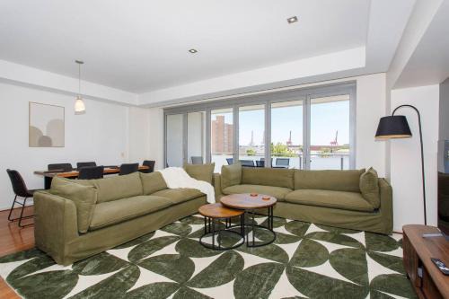 Portview 3BR King Beds Balcony & Pool