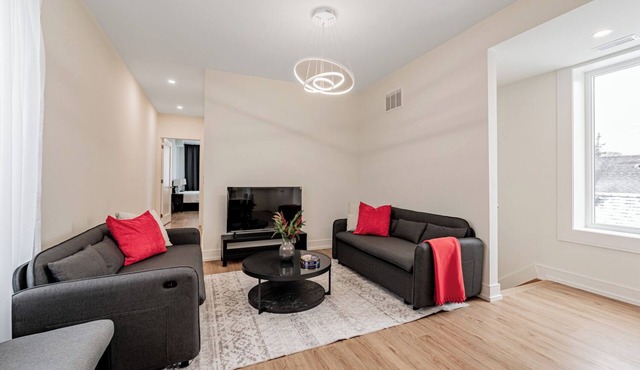 Premium new-build 3 BD,3 bath Apartment in Toronto