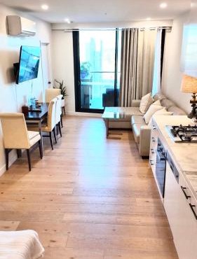 Premium Twin King Ensuites apartment with Double Sofa Bed at M-city Apartment Complex - Infinite Mountain View - Monash Uni & Hospital Clayton, 3168, Victoria, Australia - Free parking, Wifi, Amenities, Tea and Coffee