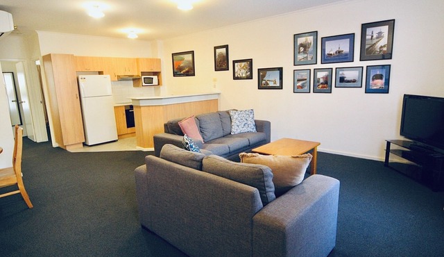 Prime Location | North Adelaide 2BR Apt, Melbourne St | Courtyard |Near CBD Events + Private Parking