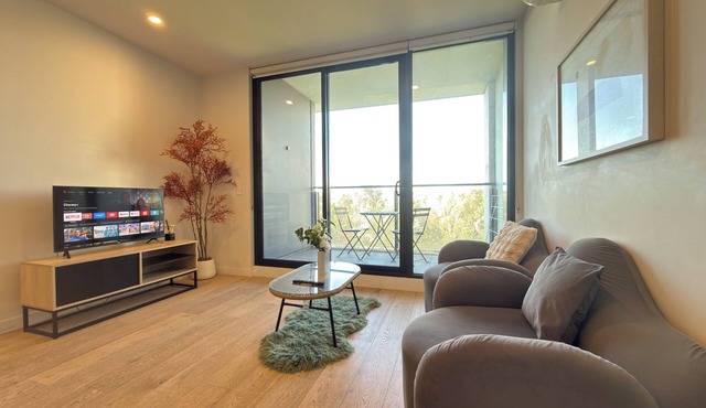 Prime luxury 2BR2BA with Pool+Gym+Free Parking