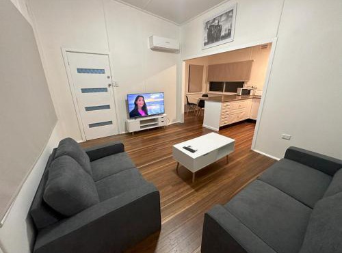 Private 1 Bedroom Apartment with Fenced Yard