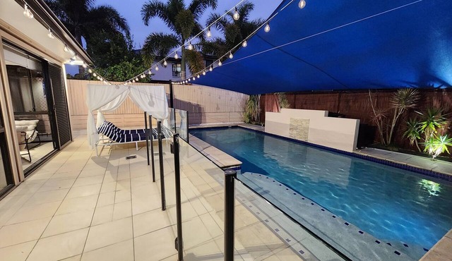 Private 2BR Suite with separate entrance, dedicated parking and swimming pool in Bridgeman Downs