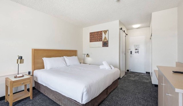 Private King Suite | Hobart CBD