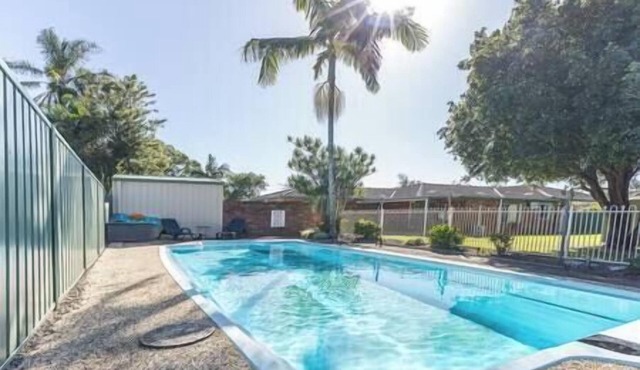 Private Pool | Sleeps 12 | Pets | Basketball Hoop