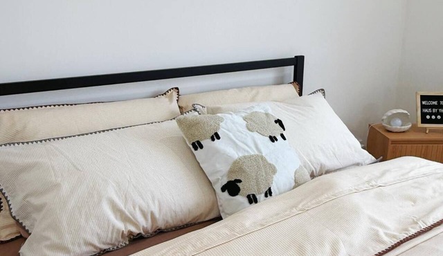 Private Queen Room with Ensuite | Free Parking | Self Check-in | Perth