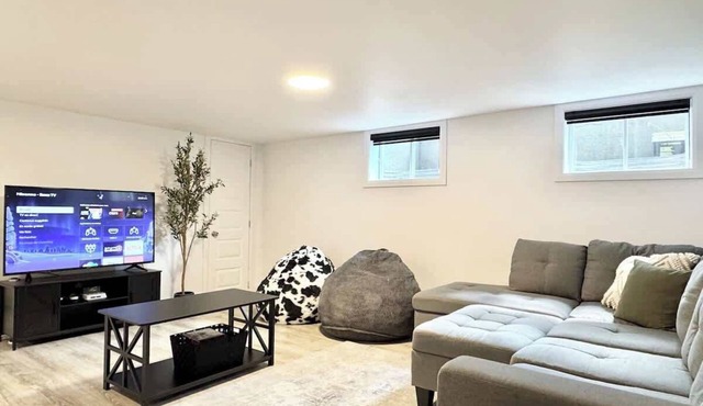 Quebec City Spa Apt w/Hot Tub & EV Charger in Québec City