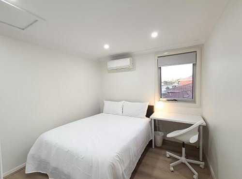 Queen Room - Train Station & Shopping Centre - NM8