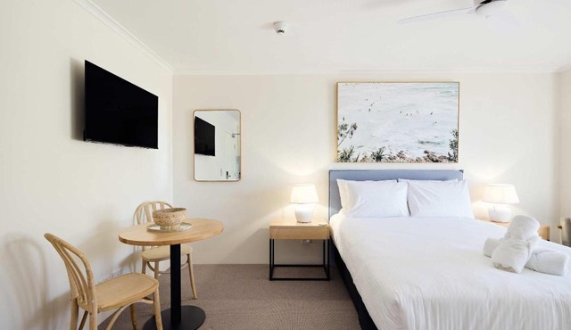Queen Studios with Sofa Bed at Manly - 3min walk to Corso & Manly Beach