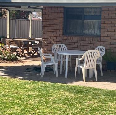 Quiet court easy stroll shops 500 metres from Centro
