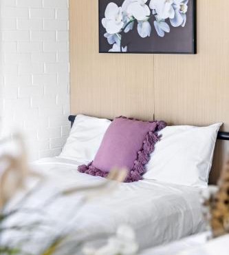 Quiet Crescent Stay in Liverpool - Comfortable Double Room - Shared Bathroom
