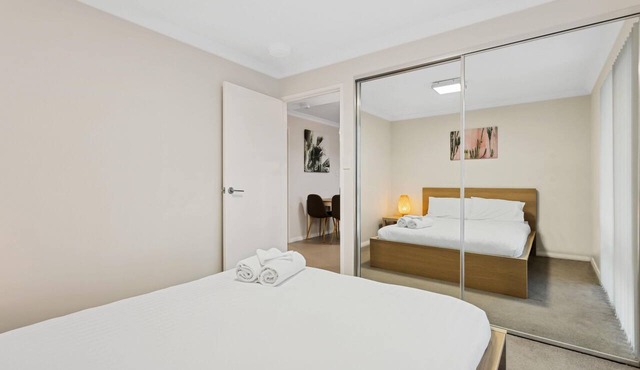 Quiet Rockingham Apt | Office Ready + Central - Yaran Suites 2 Bedroom 1 Bathroom Parkview Apartment - Ground Floor