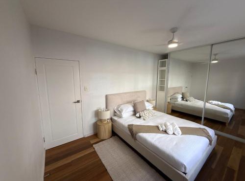 Randwick Shared Apt with Study Desk & Parking