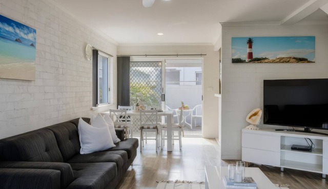 Red Rock - Close to town and beaches