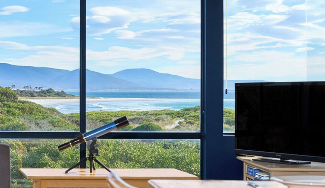 Redbill Beach House - Bicheno Accommodation in Bicheno