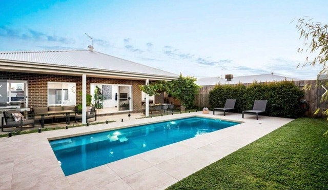 Regal Park Villa with Pool and Alfresco Living