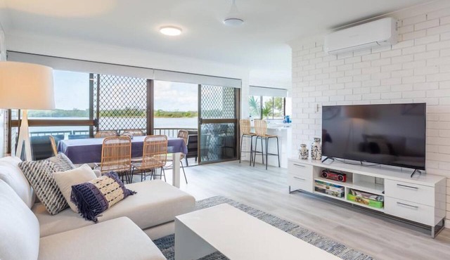 Relax & unwind in the "Beach House"