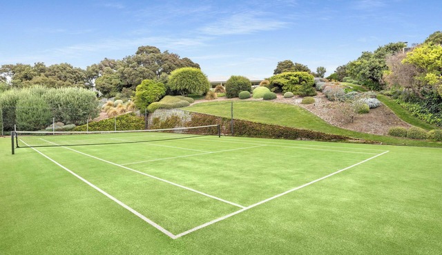 Relaxed Elegance on Manicured Grounds