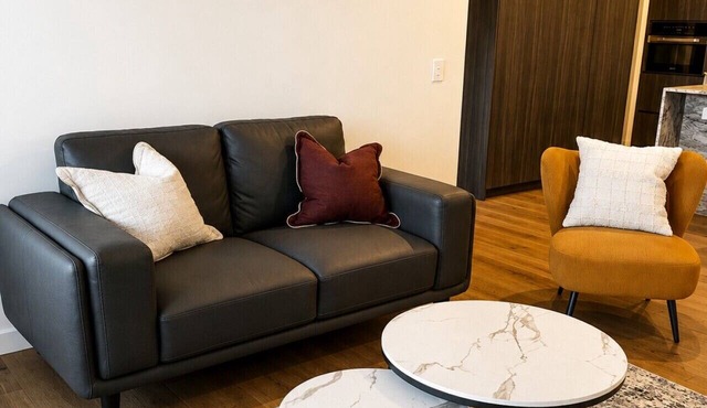 Relaxing 2BR with Lake Views in Eastbourne
