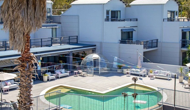 Relaxing Couples Getaway by the Pool