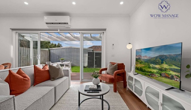 Relaxing Modern 4B3B Family Home Sleep 8 | Parking