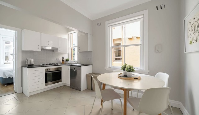 Renovated Harbourfront Home Views of Harbour/Pool