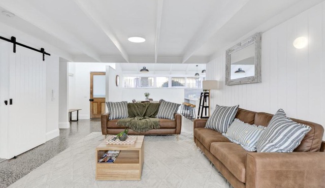Retreat on Hitchcock- Barwon Heads, Pet friendly, 3 Bedroom, 2 Bathroom, Aircon, Modern, Single Level