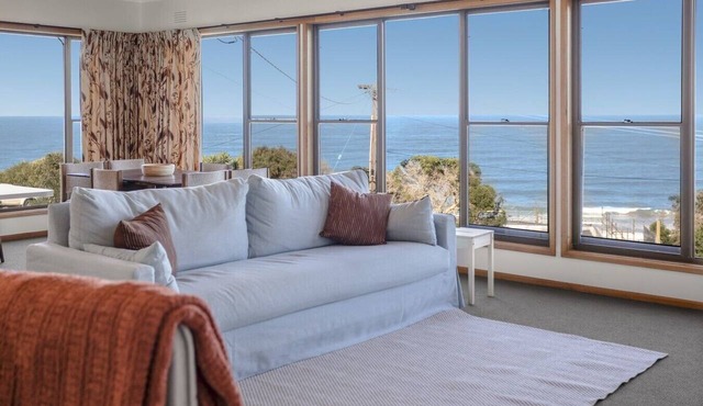 Retro Crest - beautiful ocean views