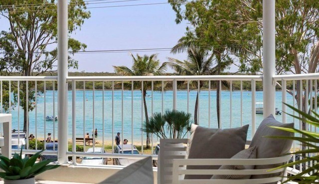 River Belle - Noosa River Views, Pet Friendly by Stay Noosa