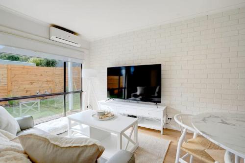 River Grove Retreat Pet Friendly Close to River and Cafes