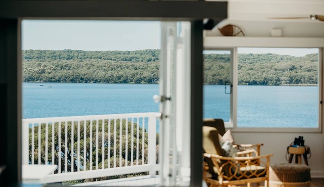 Riverbank - Exclusive waterfront 180º views