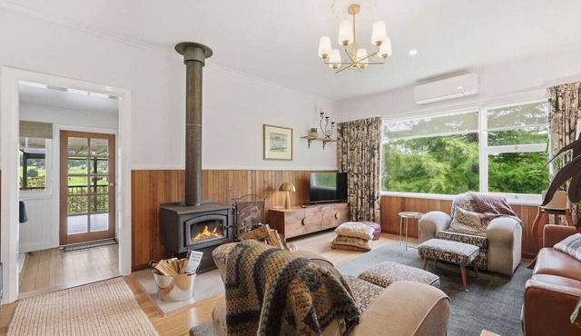 Riverbend Escape – Judbury
