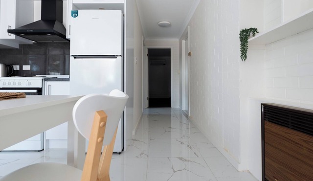Riverside Gem with Parking & WiFi in Riverside