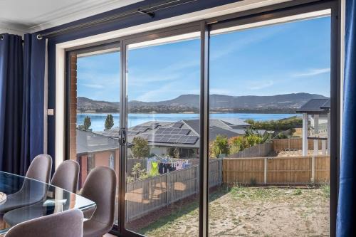 Riverview Family Retreat Spacious 4BR Home, Views