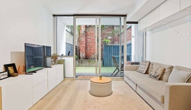 Roi Apartments - Central Fitzroy Apt with parking