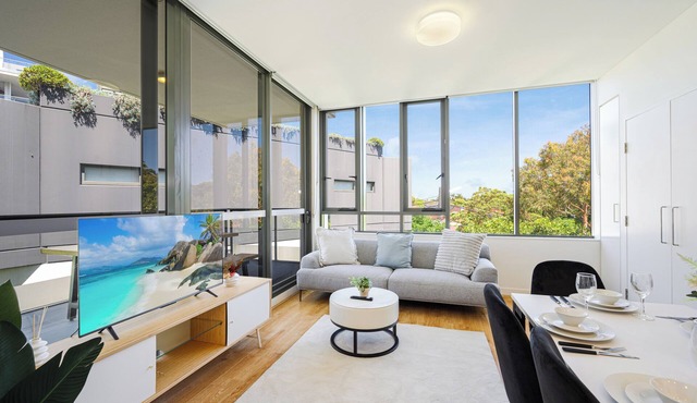 Rosebery near Airport & Train & Shops