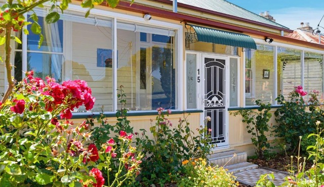 Rosehaven Retreat - Pool Table - Free Parking - Walk to Restaurants