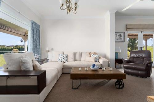 Rosevilla Retreat - Beautiful Farm Getaway