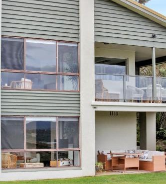 Rosie's Seaview-Lake to ocean view