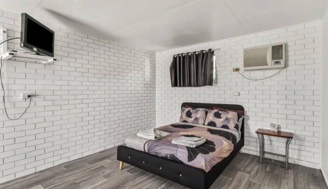 Royal Oak Hotel Motel