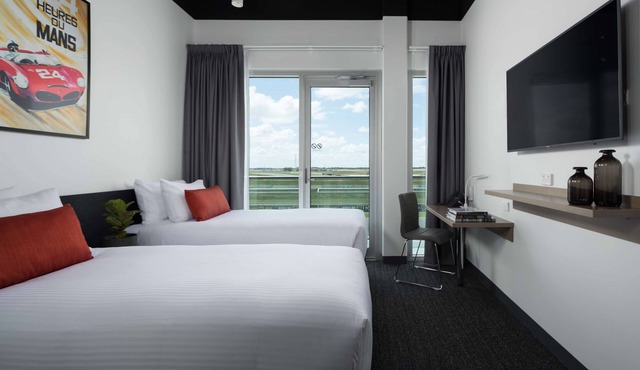 Rydges Pit Lane Hotel