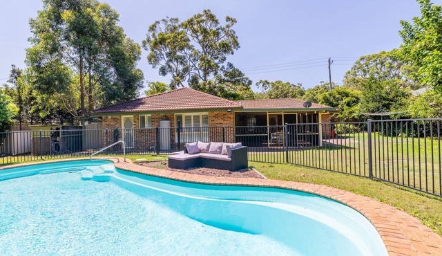 Salamander Sanctuary, 204 Salamander Way - pool, pets, linen, aircon, Wi-Fi