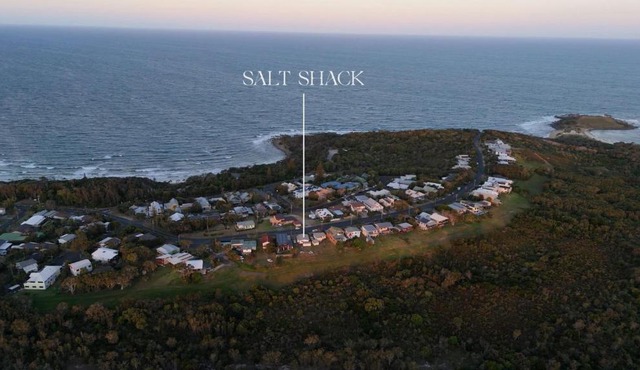 Salt Shack - Classic Angourie Beach Cottage Steps from Spooky Beach - Holiday Yamba