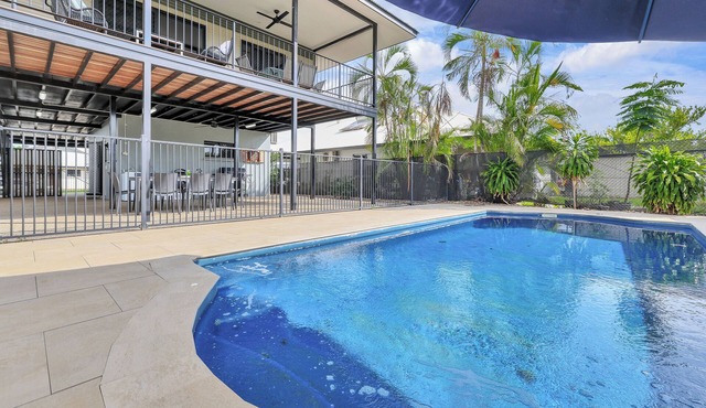 Saltwater Pool 4 Bedrooms Pet Friendly Yard