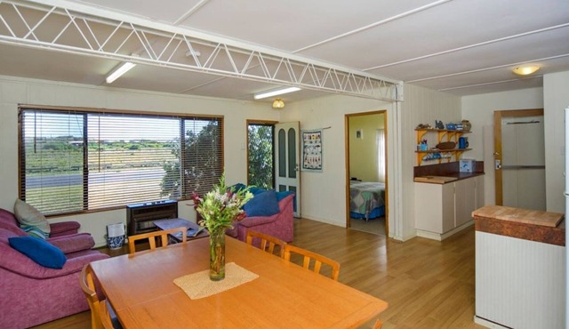 Sand Castle - 10 Dent -Pets Negotiable in Goolwa Beach