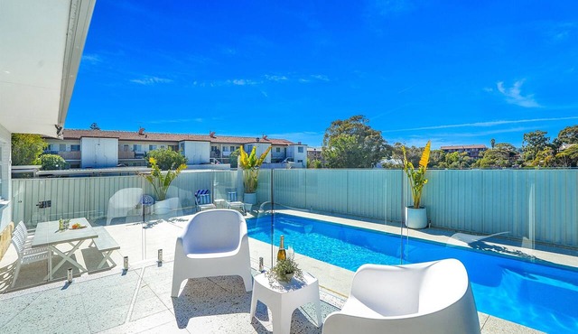 Scarborough Beach Retreat | Pool, Fireplace & Walk