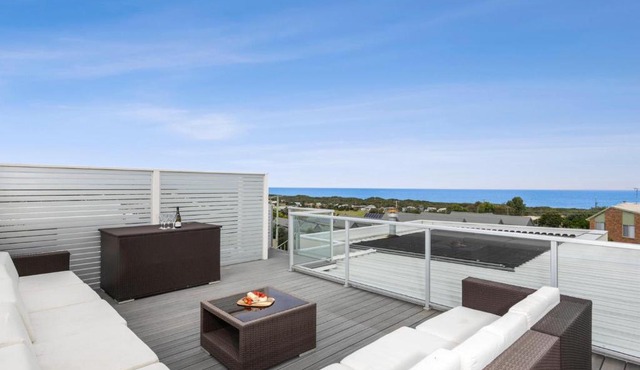 Sea Panorama on The Parade with pool
