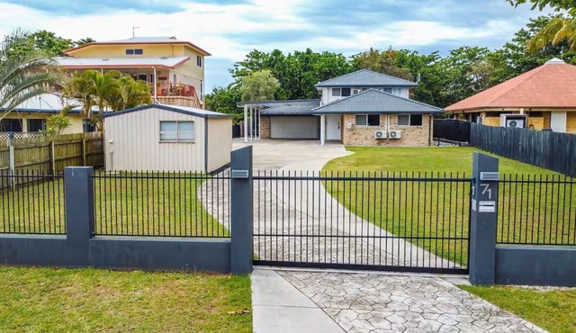 SeaBreeze On Todd - Absolute beachfront with private pool
