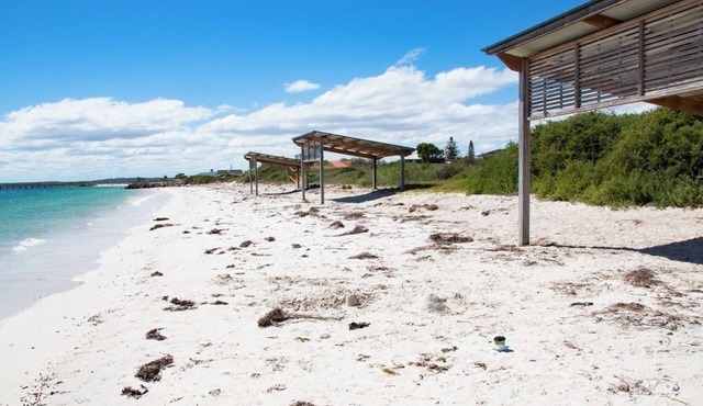Seabreeze PET friendly and CLOSE to Beaches Bars Lobster Golf Course & Sunsets